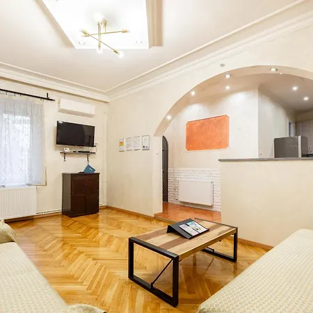 Mari&emi Flat In Corvin Appartamento Budapest