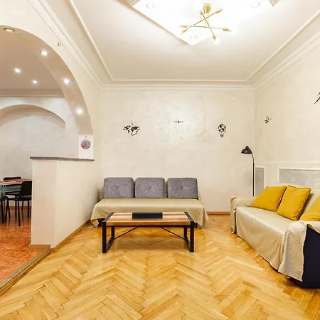 Mari&emi Flat In Corvin *