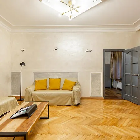 Mari&emi Flat In Corvin