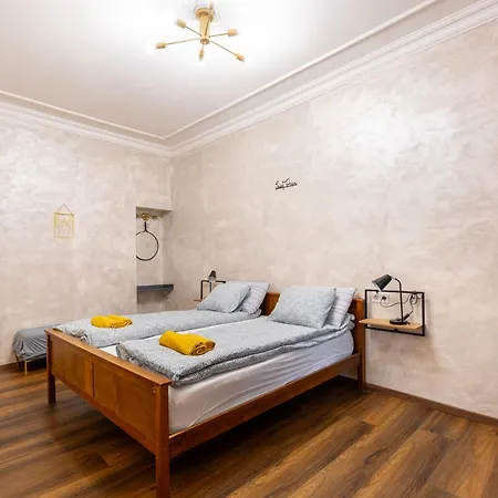 Mari&emi Flat In Corvin Apartman *