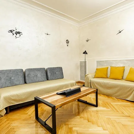 Mari&emi Flat In Corvin * Budapeşte