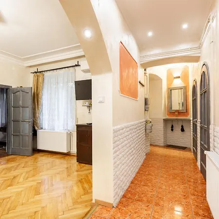 Mari&emi Flat In Corvin Apartman