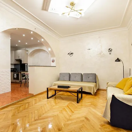 Mari&emi Flat In Corvin Apartman